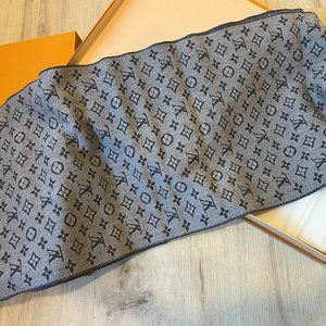 Louis Vuitton Mens Scarf Classic Monogram M70932